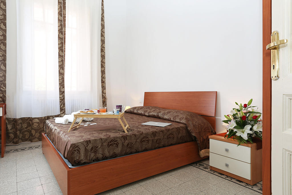 Bells Of Rome Hotel Стая снимка