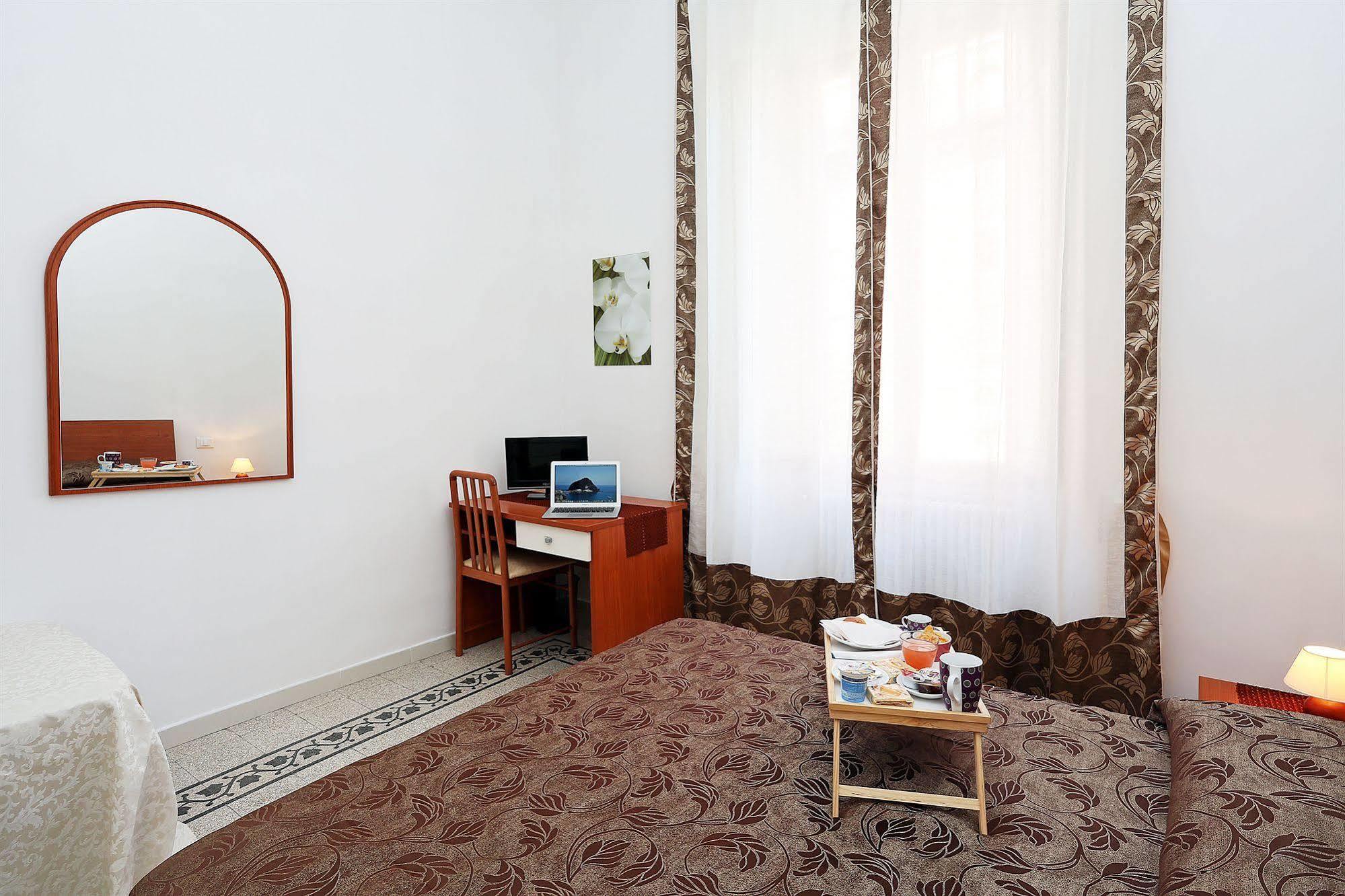 Bells Of Rome Hotel Екстериор снимка